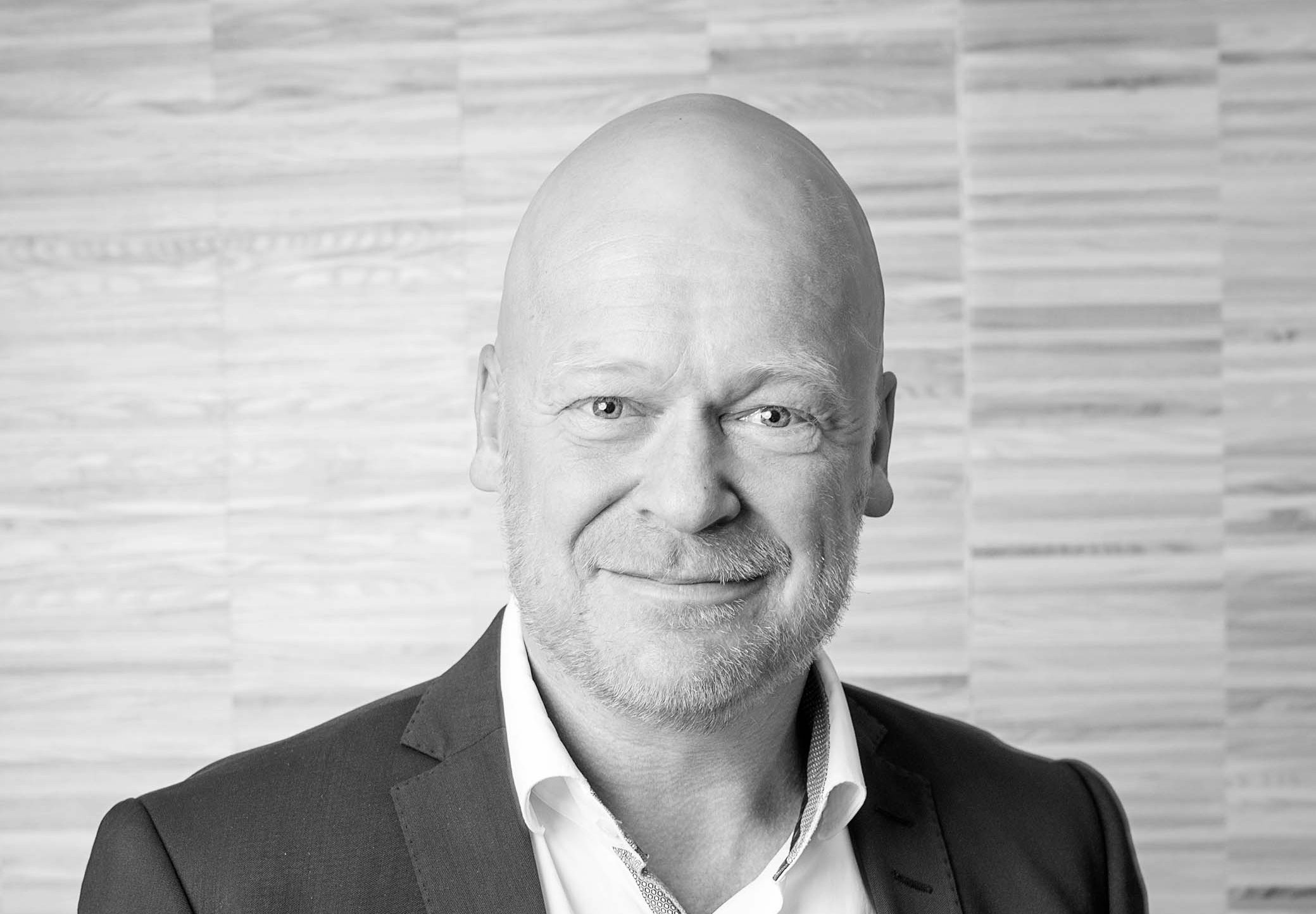 Yosh busty porno onlayn Teatrda külotlar yoq